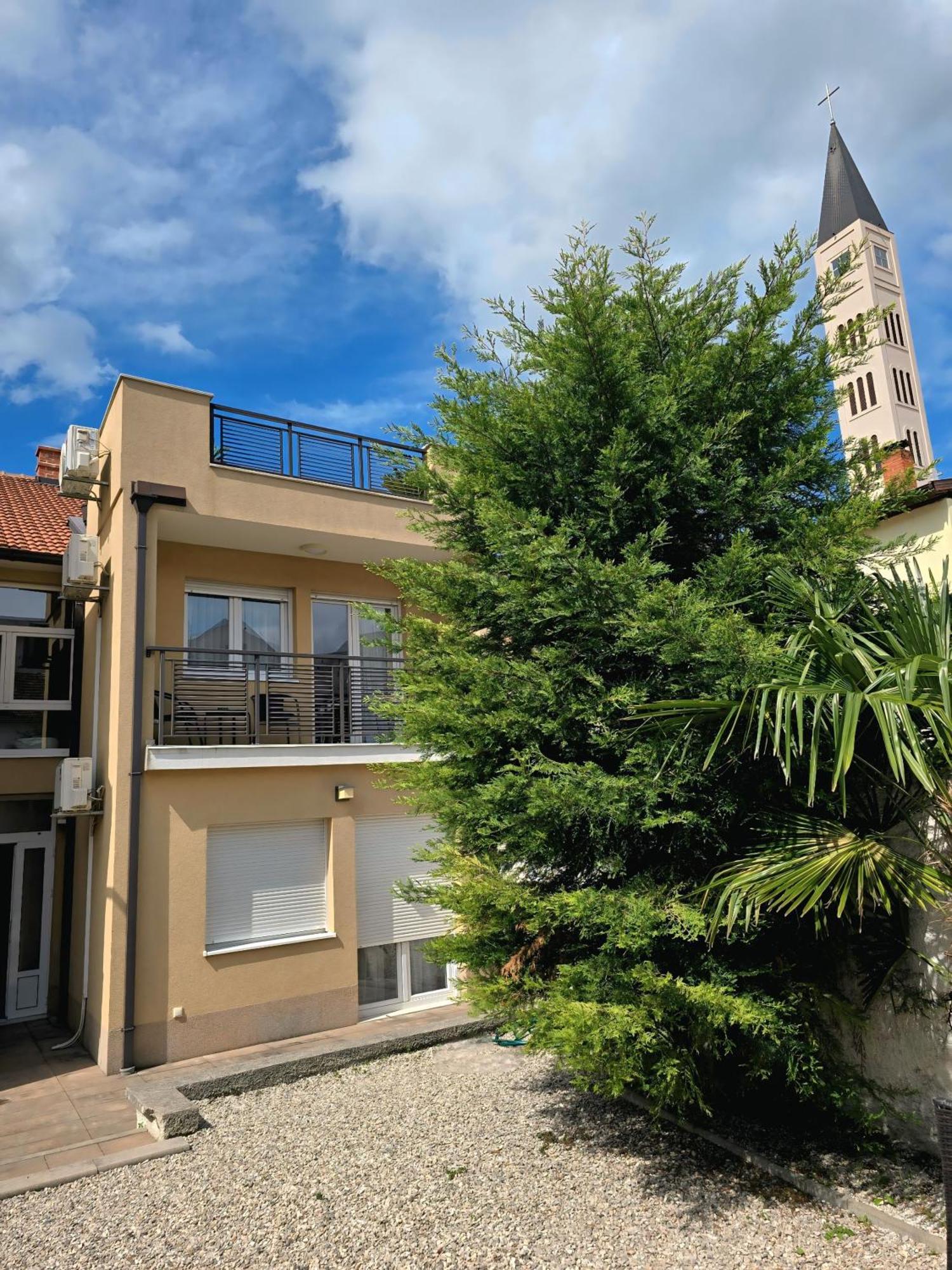 City Center Apartments Mostar Esterno foto